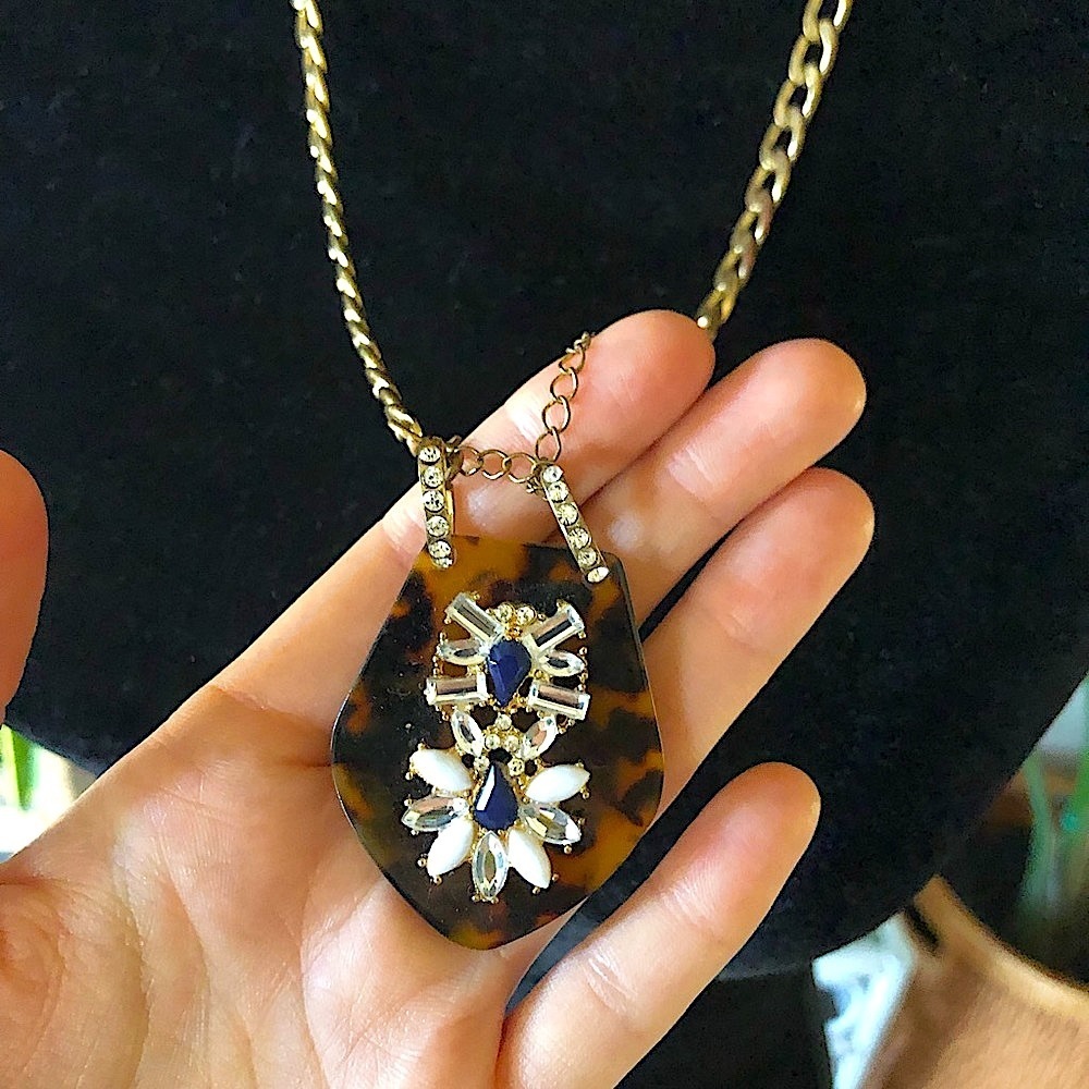 Sam Edelman Cheetah crystal pendant gold necklace